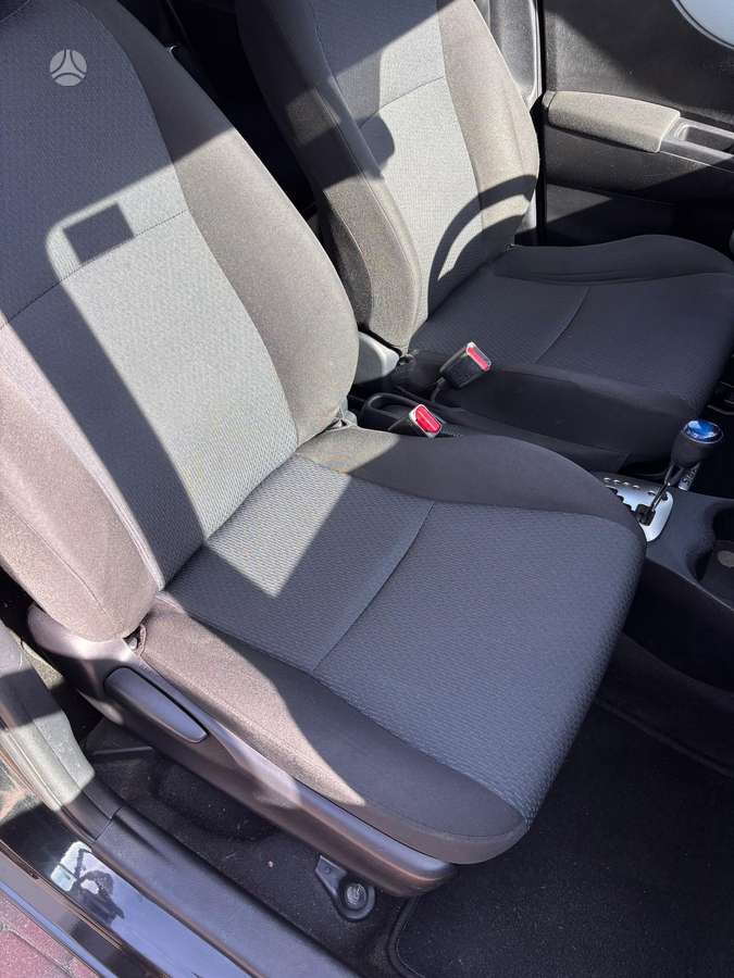 Toyota Yaris - 12