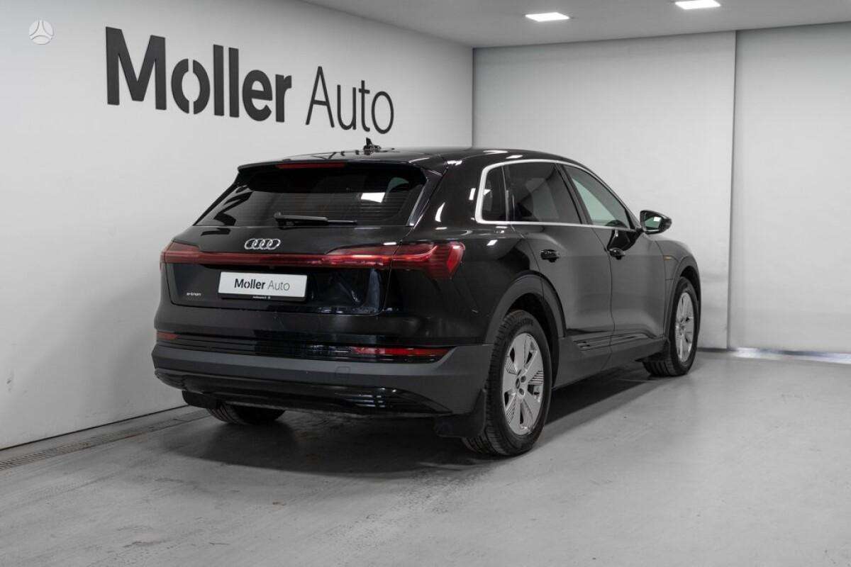 Audi e-tron, off-road / crossover