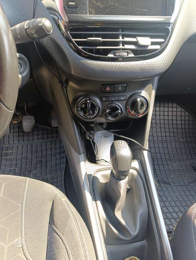 Peugeot 2008 - 12