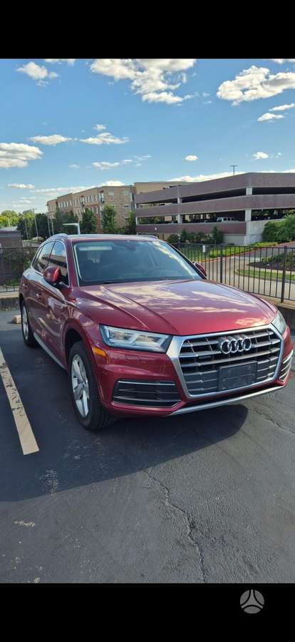 Audi Q5, 2.0 l., off-road / crossover