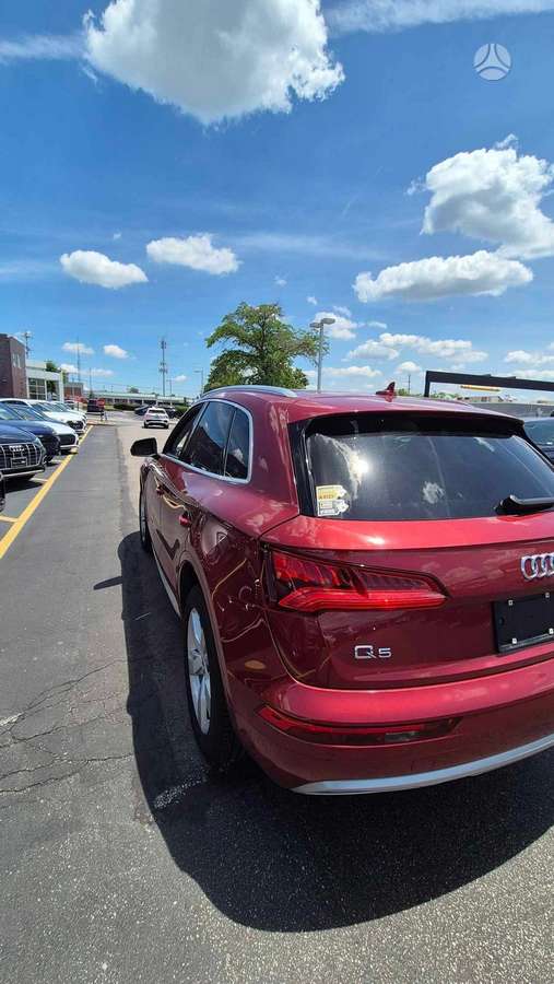Audi Q5, 2.0 l., off-road / crossover