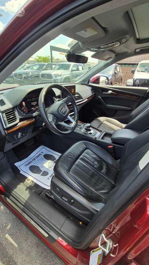 Audi Q5, 2.0 l., off-road / crossover