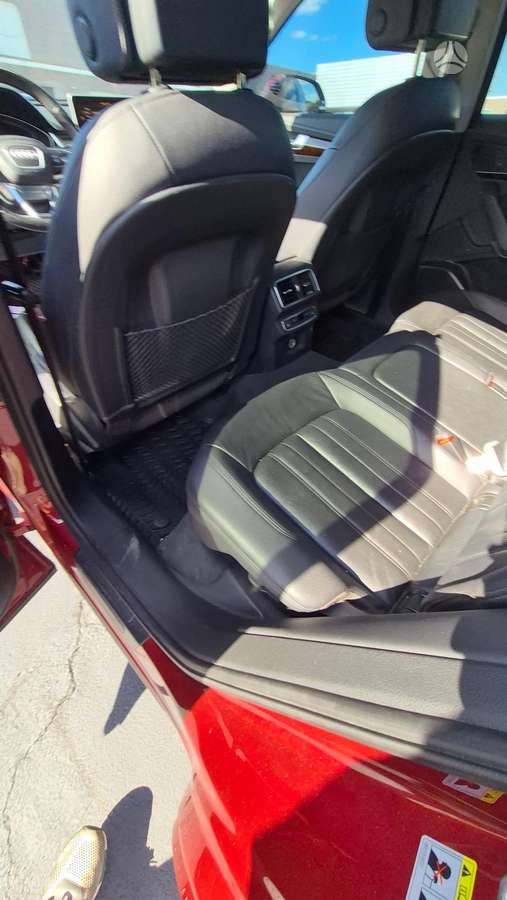Audi Q5, 2.0 l., off-road / crossover