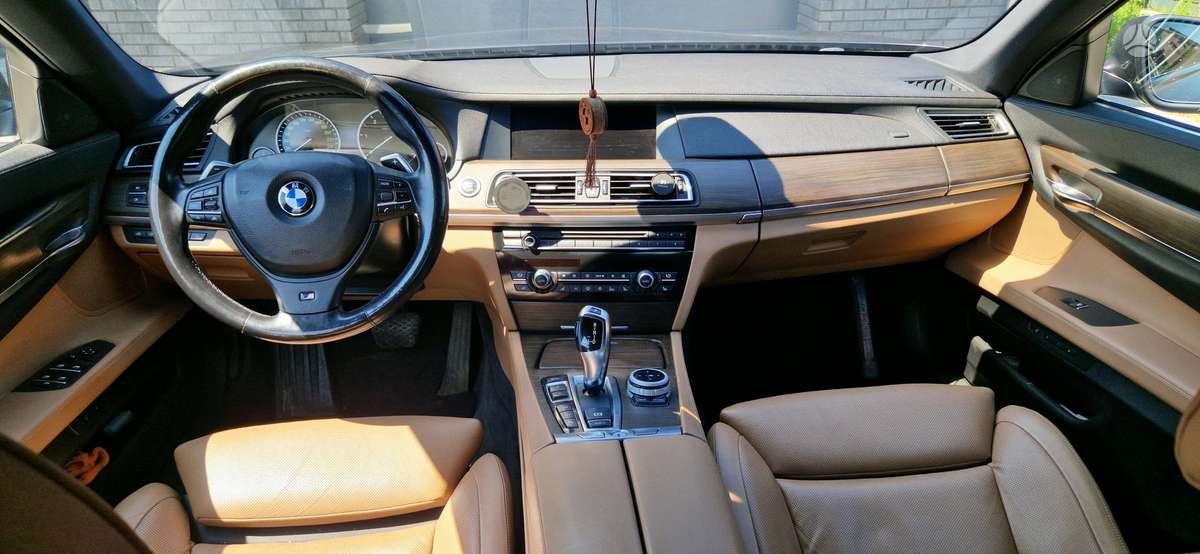 BMW 740, 3.0 l., Седан