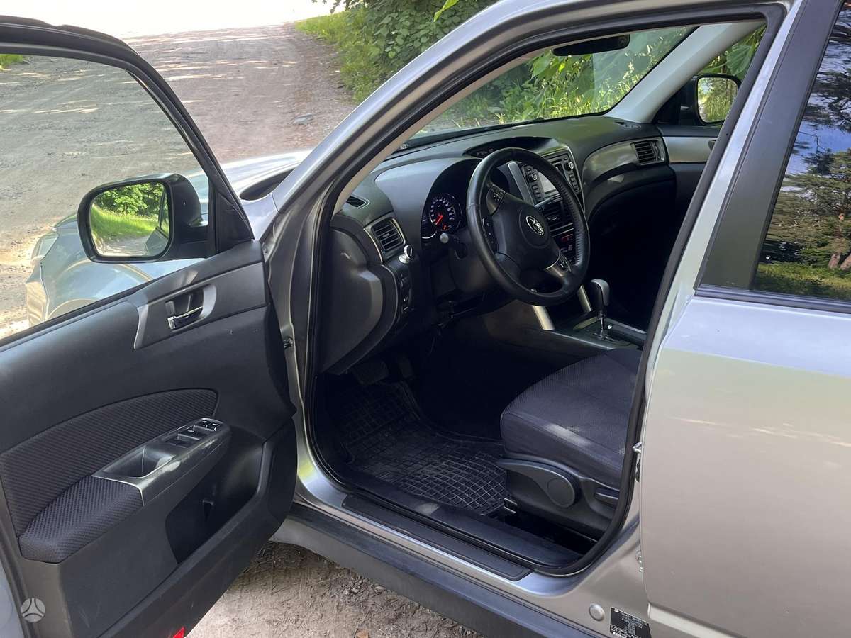 Subaru Forester, 2.0 l., Внедорожник / Кроссовер