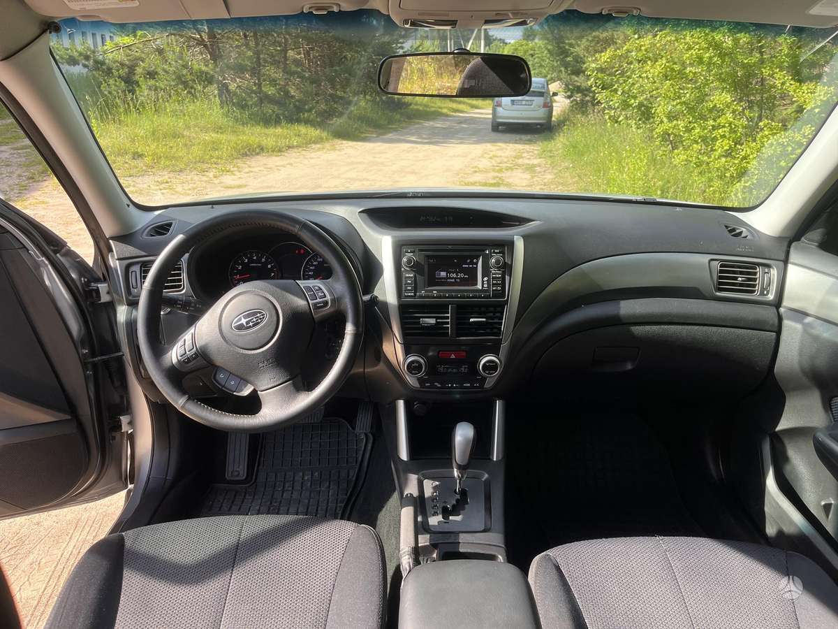Subaru Forester, 2.0 l., off-road / crossover