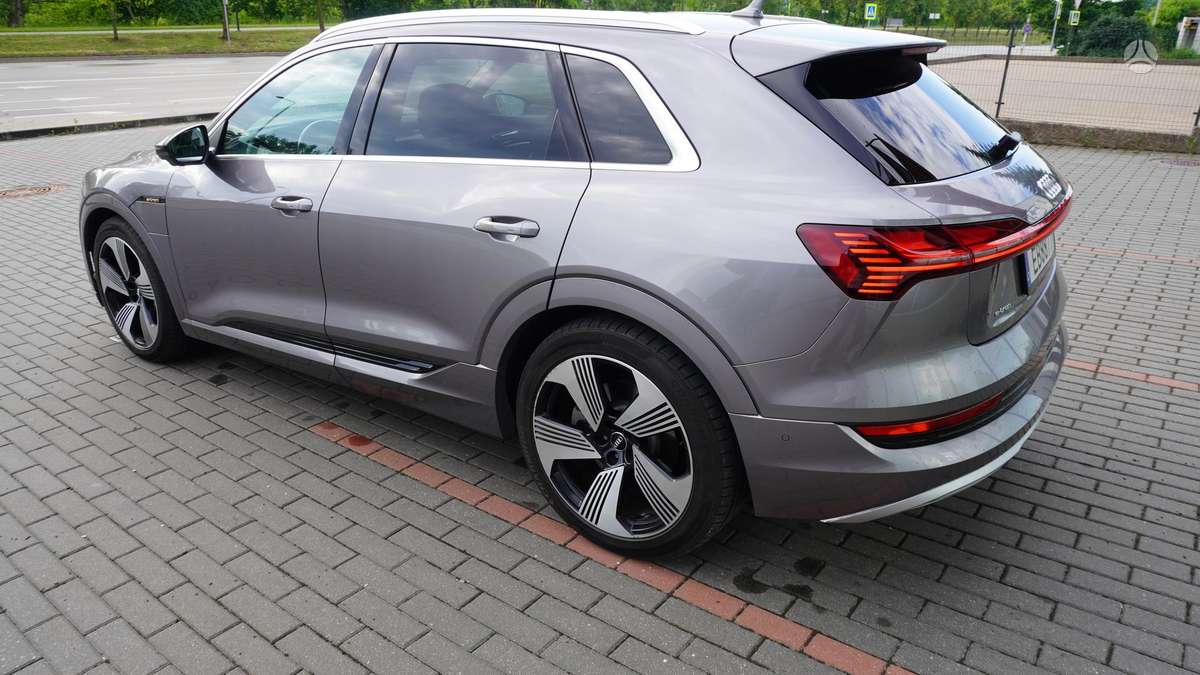Audi e-tron, 95 kWh, off-road / crossover