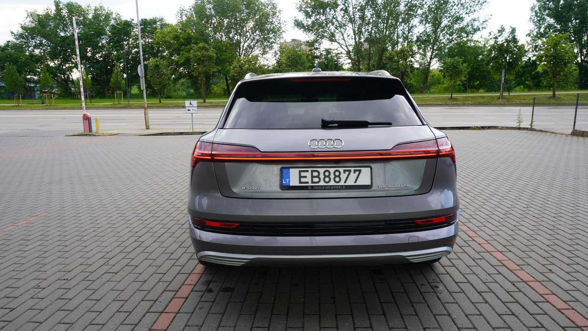 Audi e-tron, 95 kWh, off-road / crossover