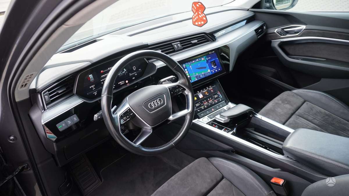 Audi e-tron, 95 kWh, off-road / crossover