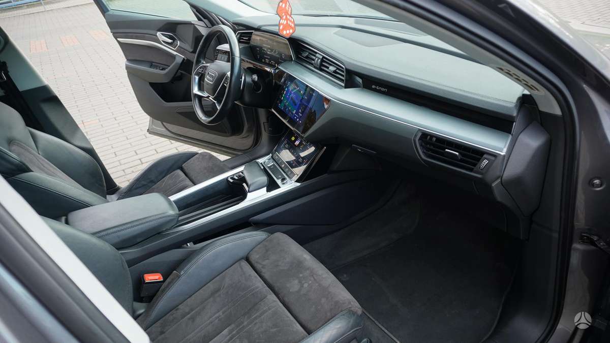 Audi e-tron, 95 kWh, off-road / crossover