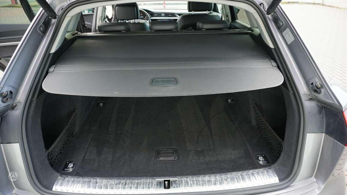 Audi e-tron, 95 kWh, off-road / crossover