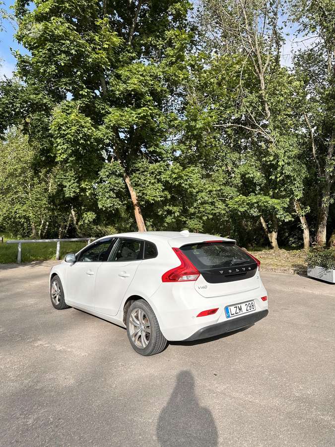 Volvo V40, 1.6 l., hatchback