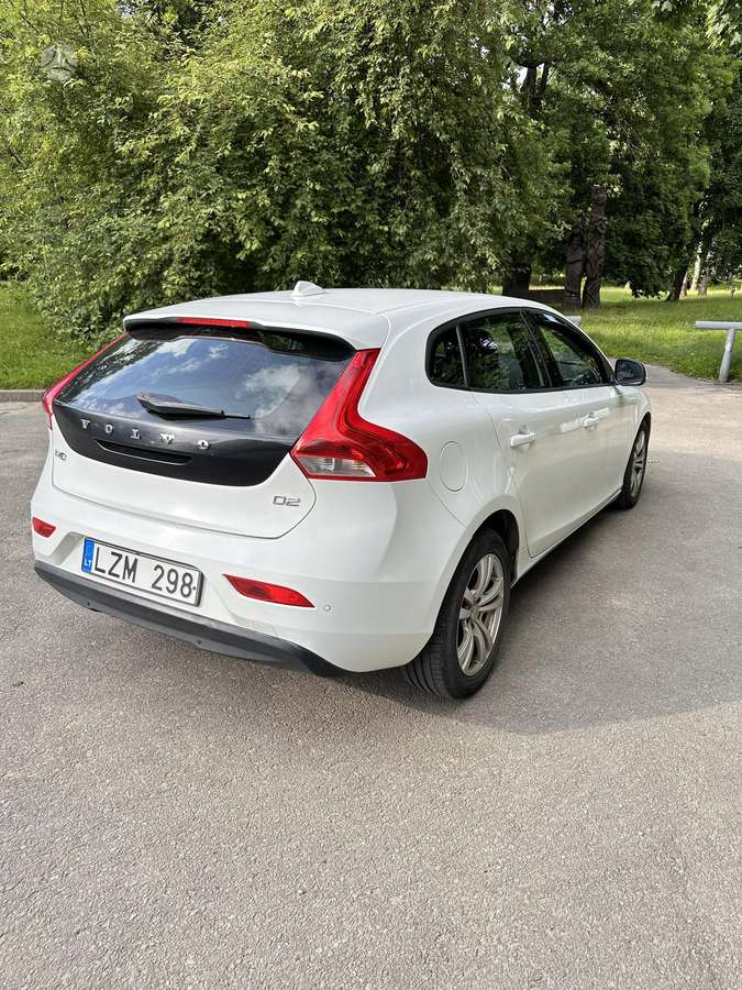 Volvo V40, 1.6 l., hatchback