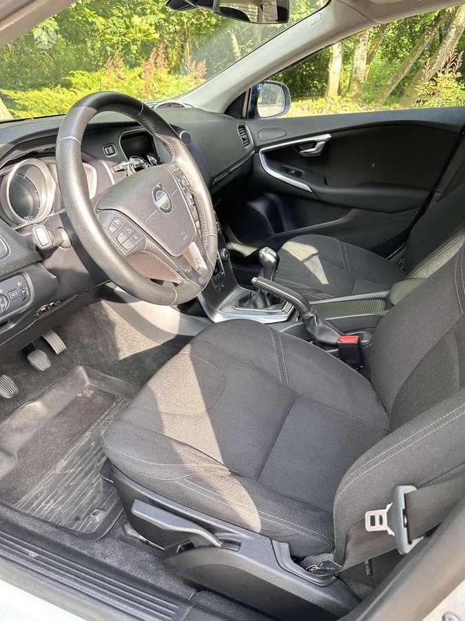 Volvo V40, 1.6 l., hatchback