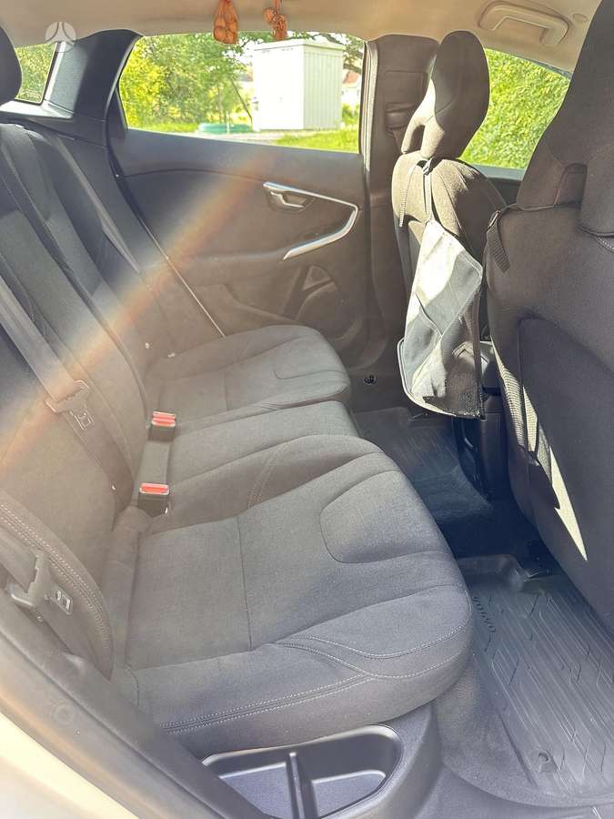 Volvo V40, 1.6 l., hatchback
