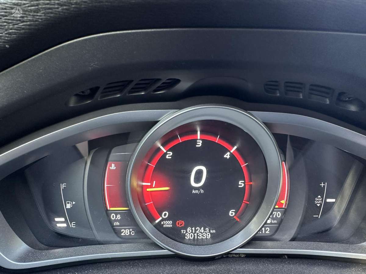 Volvo V40, 1.6 l., hatchback