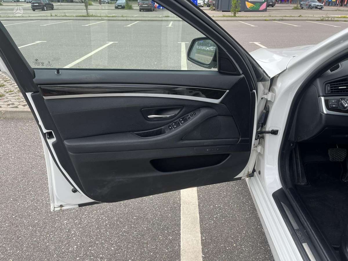 BMW 528, 2.0 l., saloon / sedan