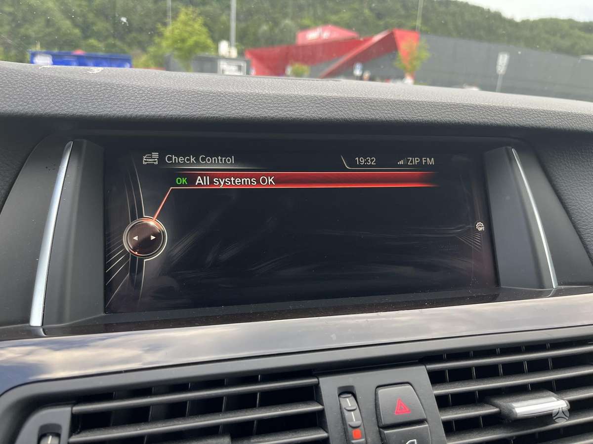 BMW 528, 2.0 l., Седан