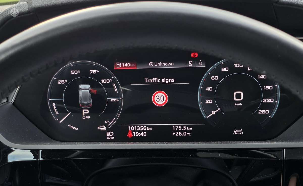 Audi e-tron, 95 kWh, off-road / crossover