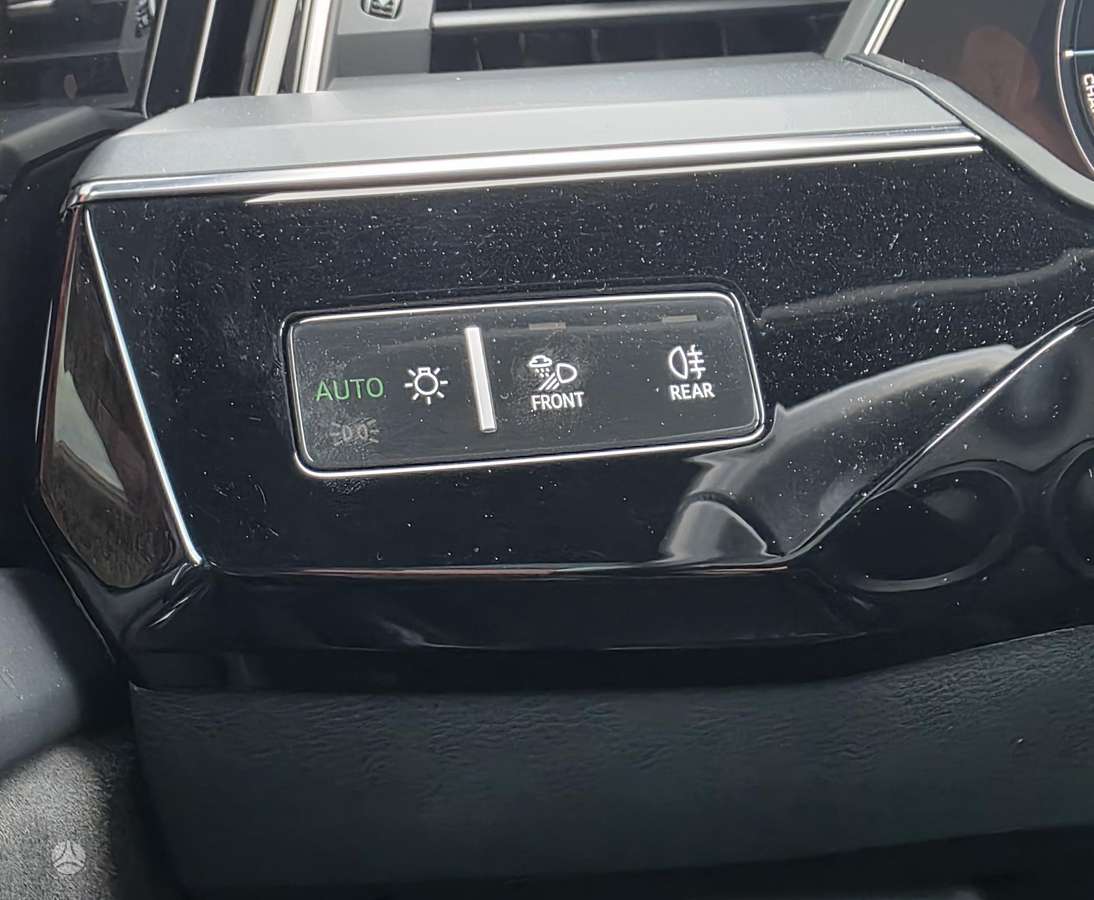 Audi e-tron, 95 kWh, off-road / crossover