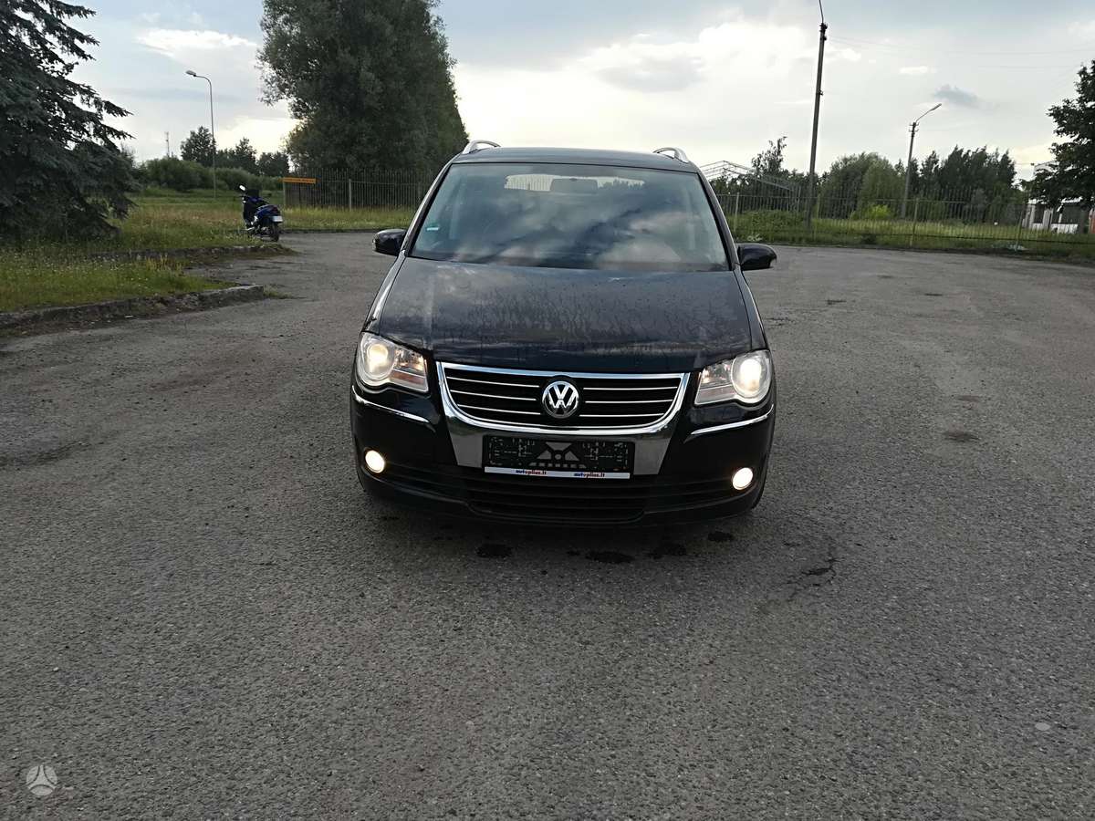 Volkswagen Touran - 1