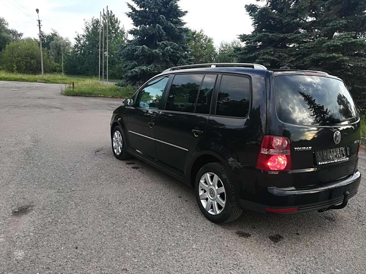 Volkswagen Touran - 4