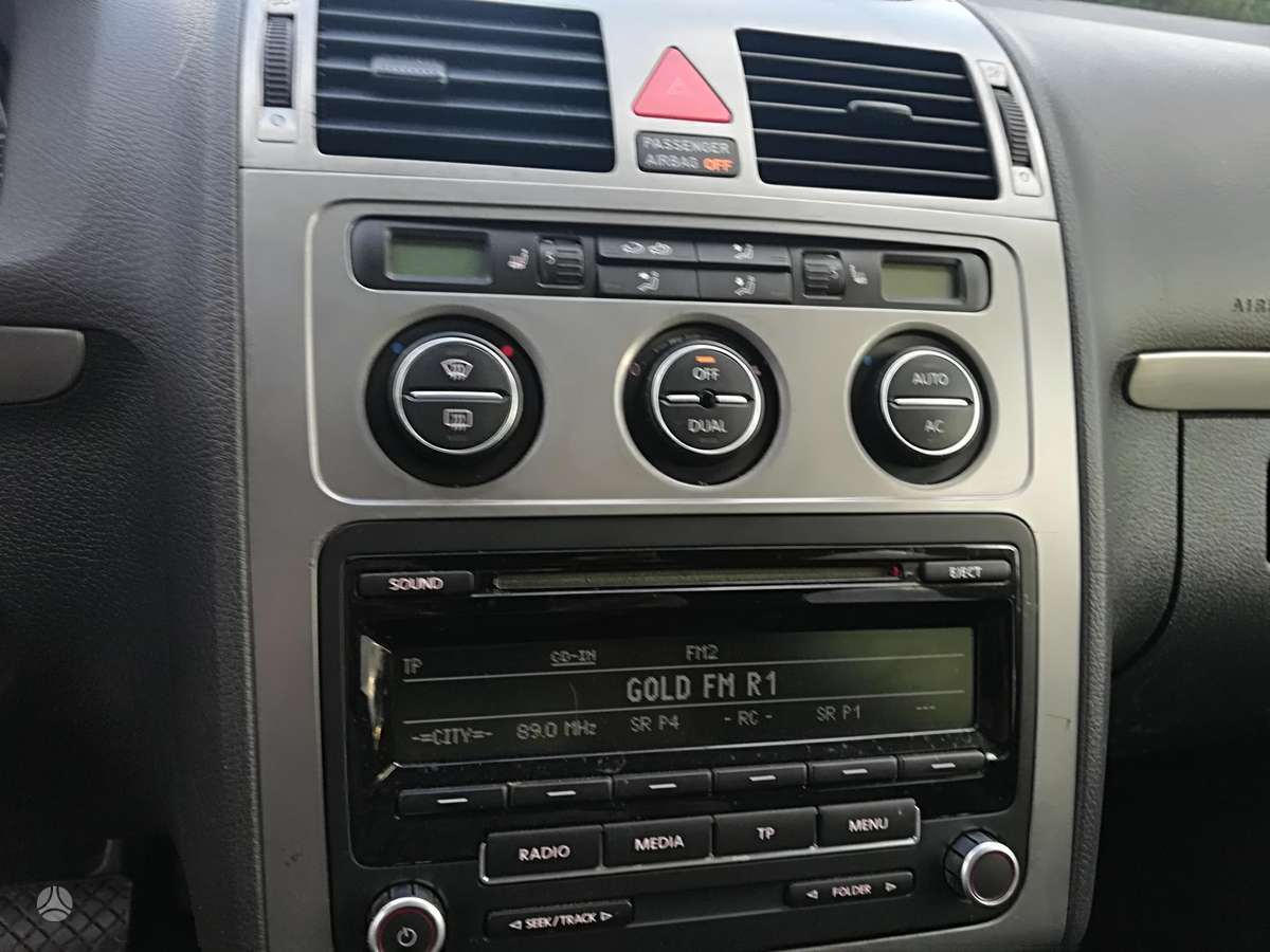 Volkswagen Touran - 11