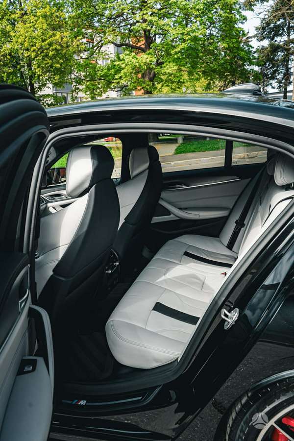 BMW M5, 4.4 l., Седан