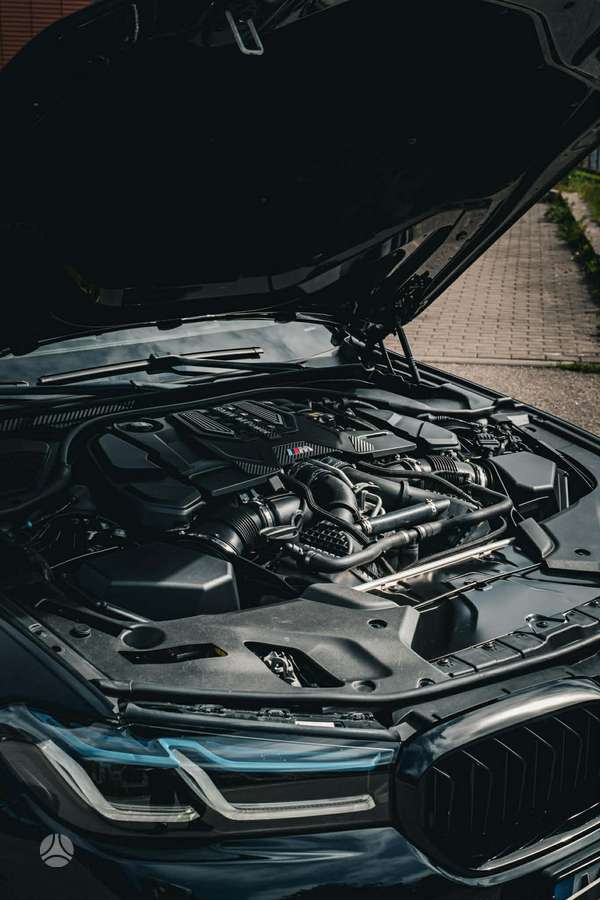 BMW M5, 4.4 l., Седан