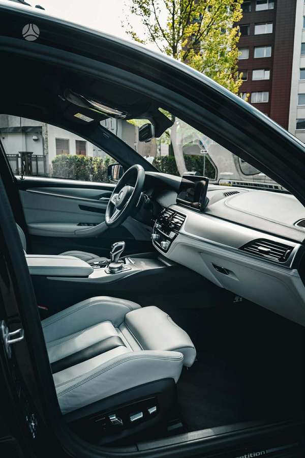 BMW M5, 4.4 l., Седан