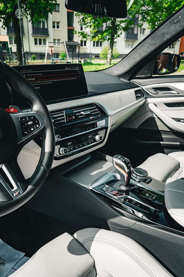 BMW M5, 4.4 l., Седан