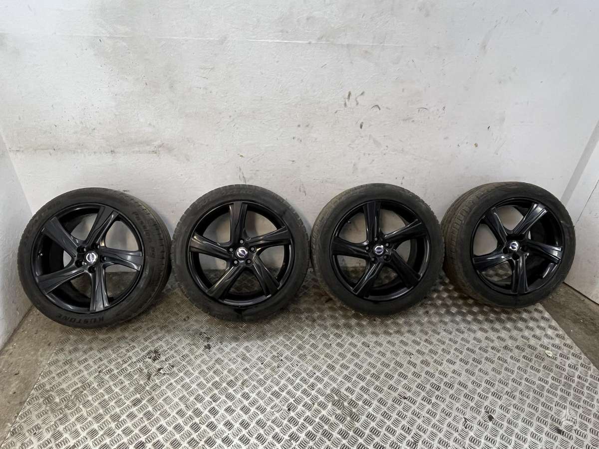 Volvo, lengvojo lydinio, R18