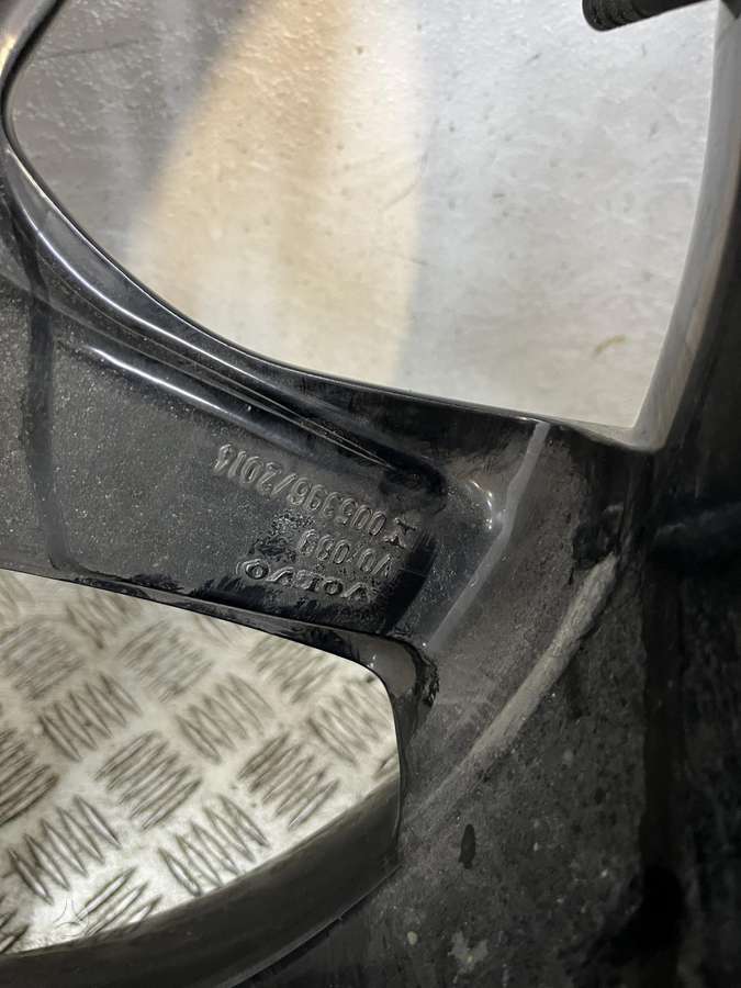 Volvo, lengvojo lydinio, R18