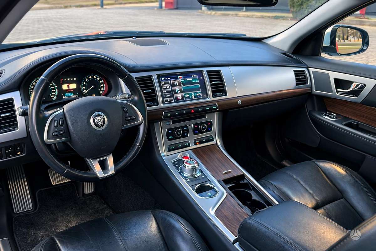 Jaguar XF, 2.2 l., saloon / sedan