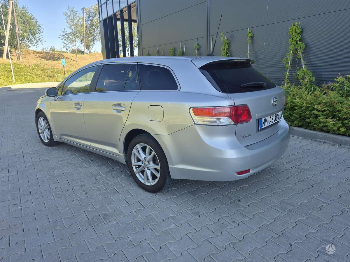 Toyota Avensis - 5