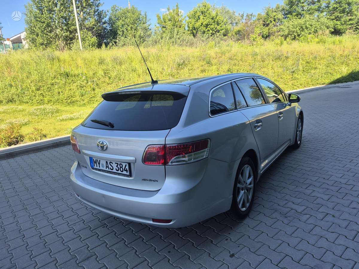 Toyota Avensis - 4