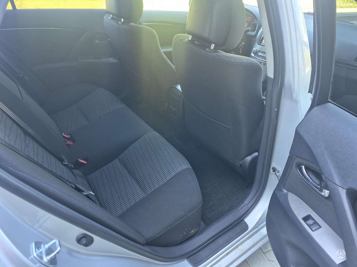 Toyota Avensis - 9