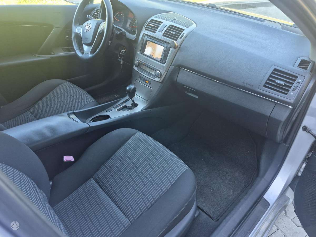 Toyota Avensis - 6