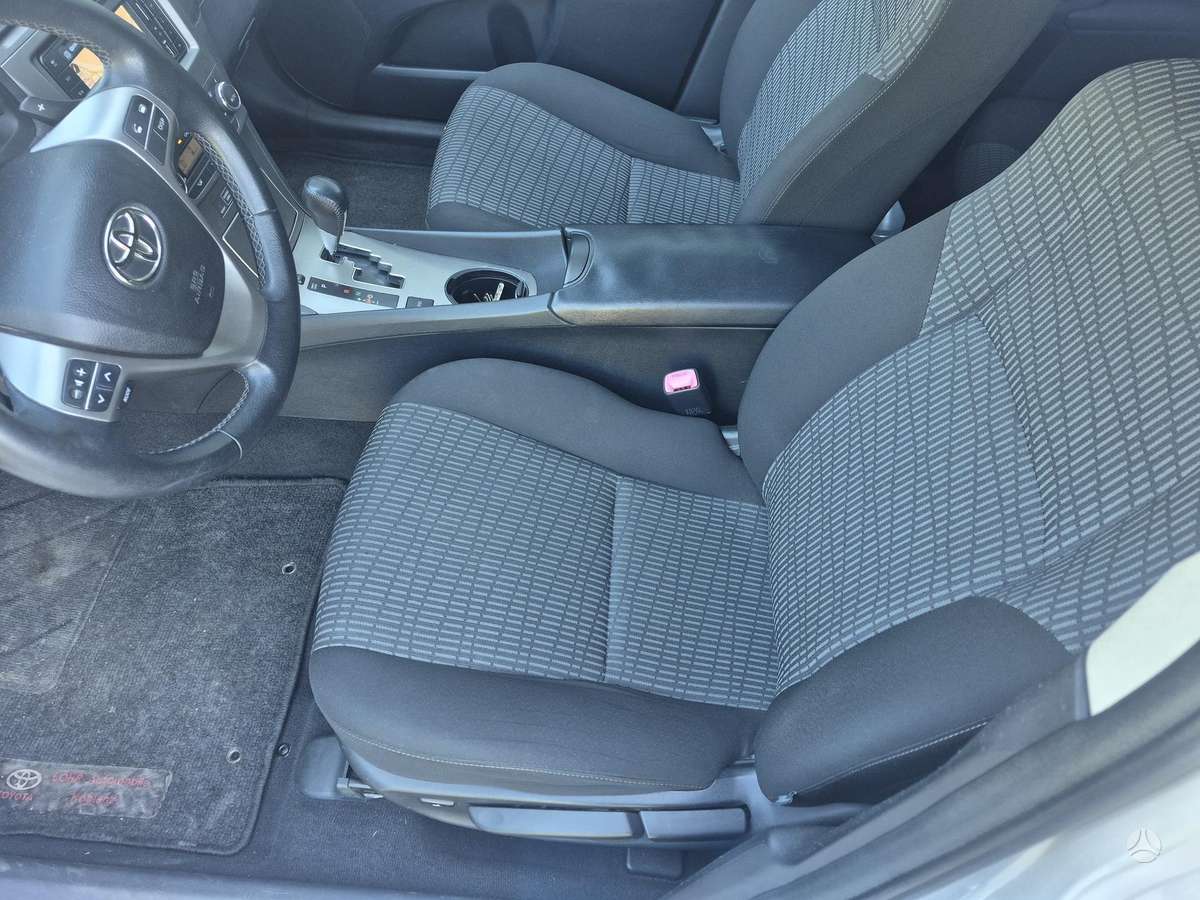 Toyota Avensis - 10