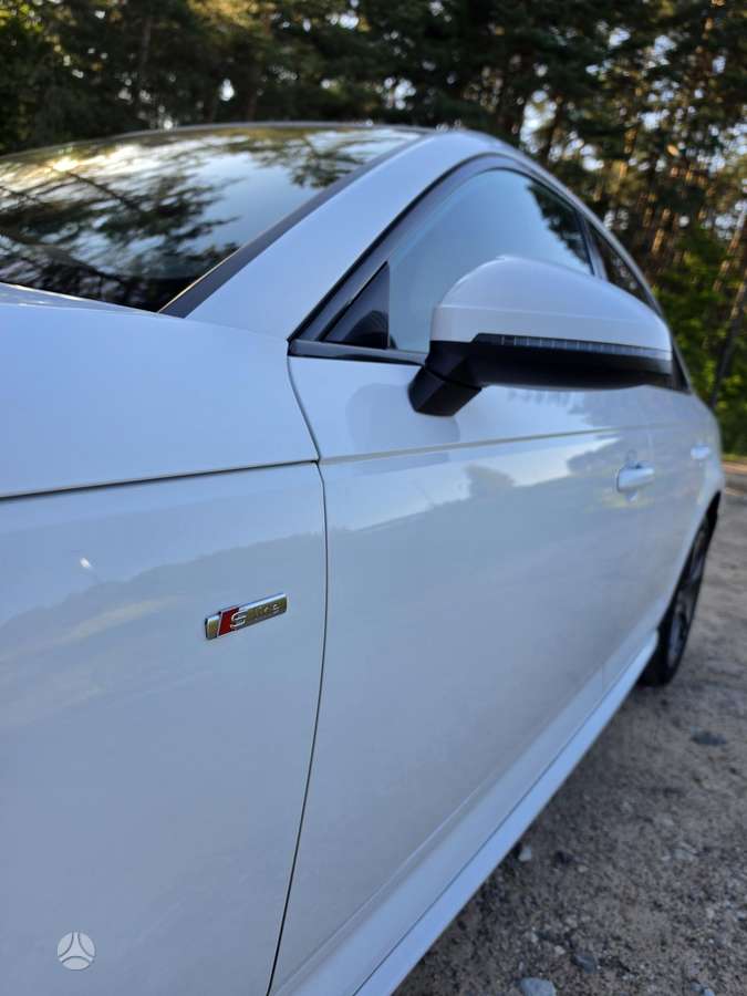 Audi A4, 2.0 l., Седан