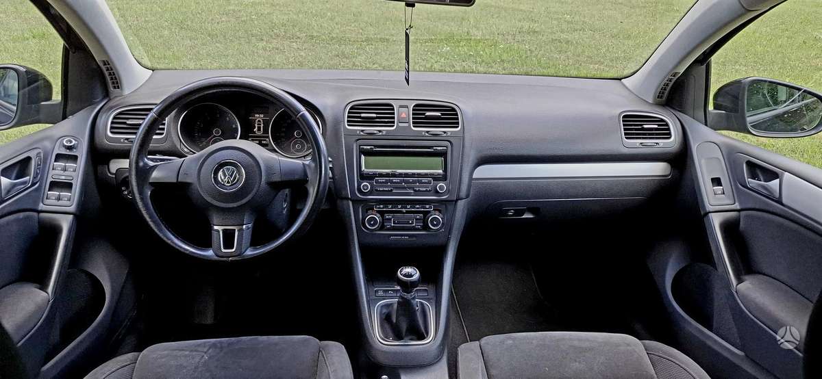 Volkswagen Golf - 6