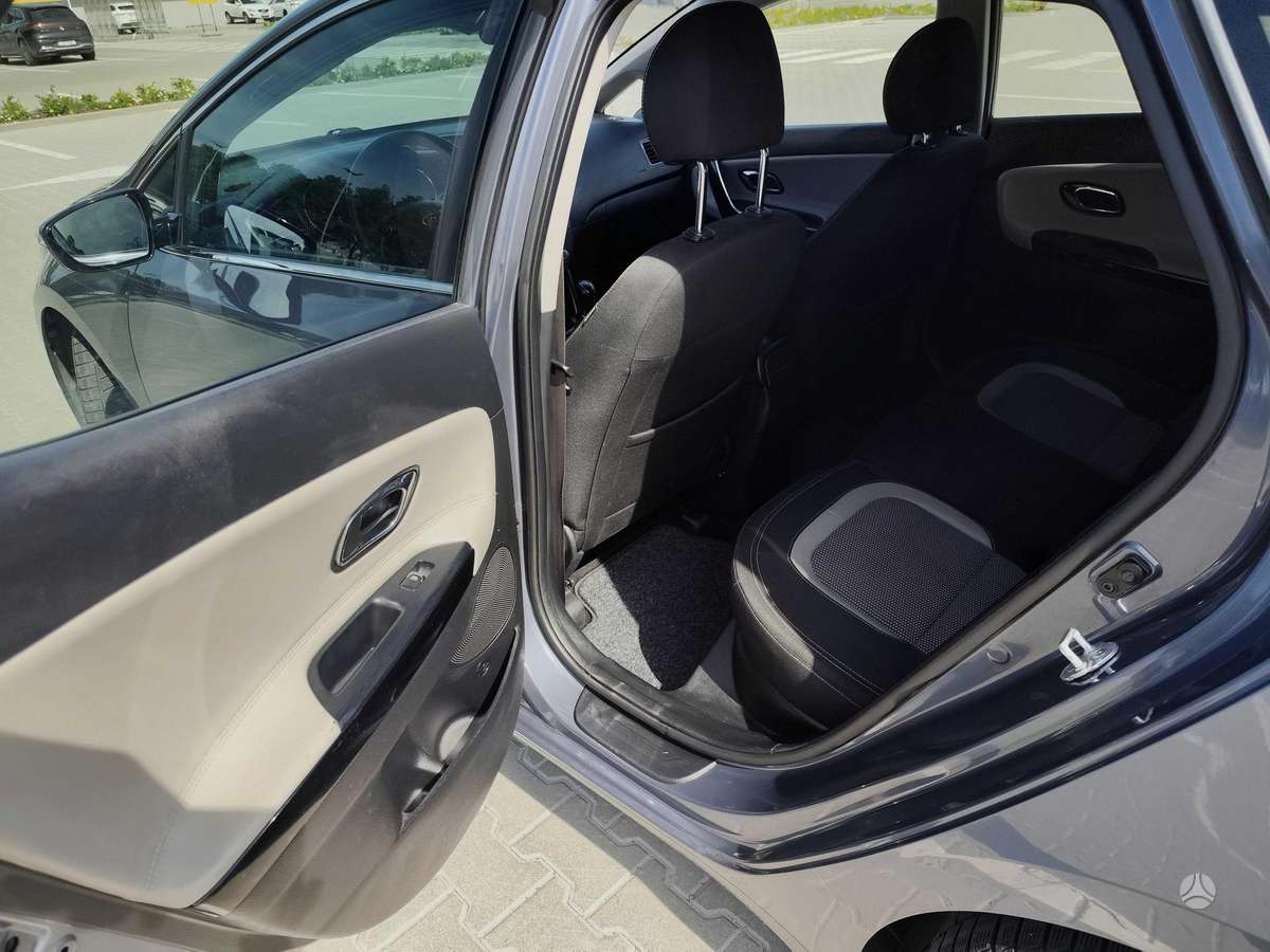 Kia Ceed, 1.6 l., Хэтчбек