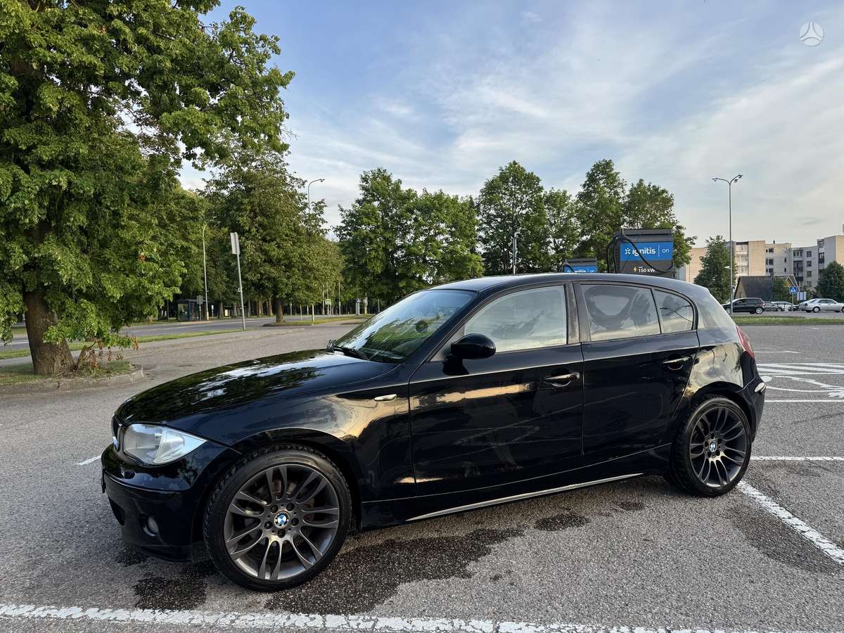 BMW 120, hatchback