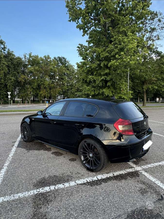 BMW 120, hatchback