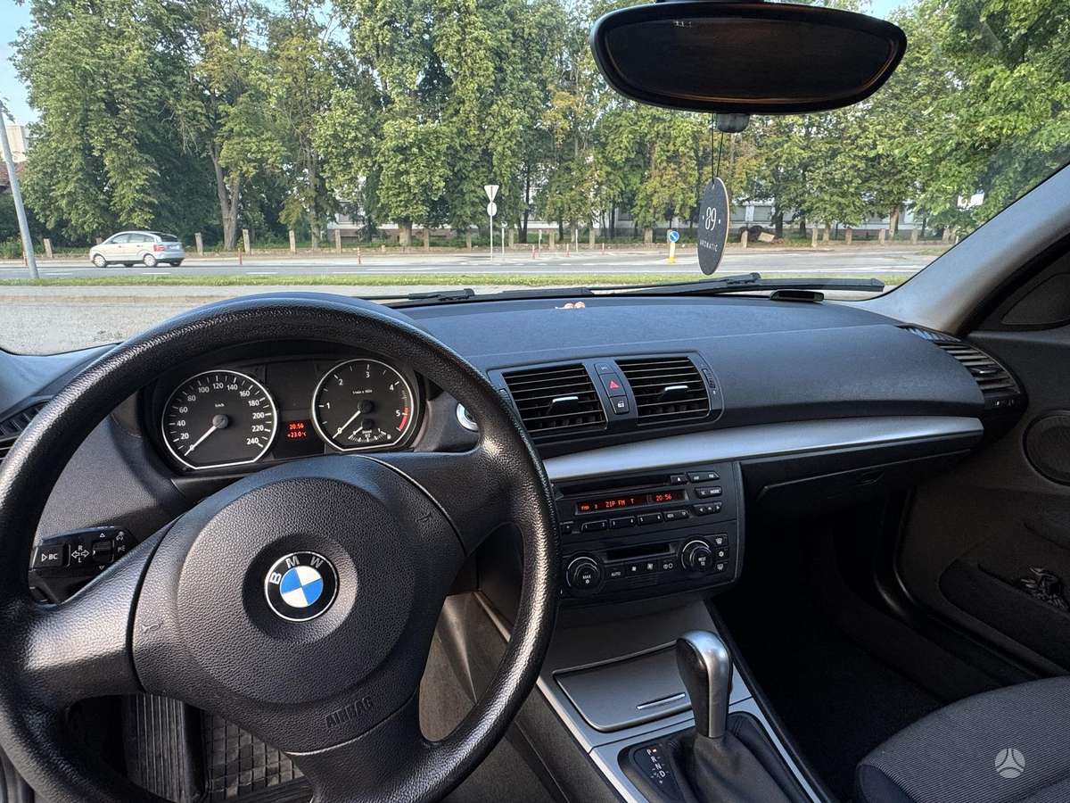 BMW 120, hatchback