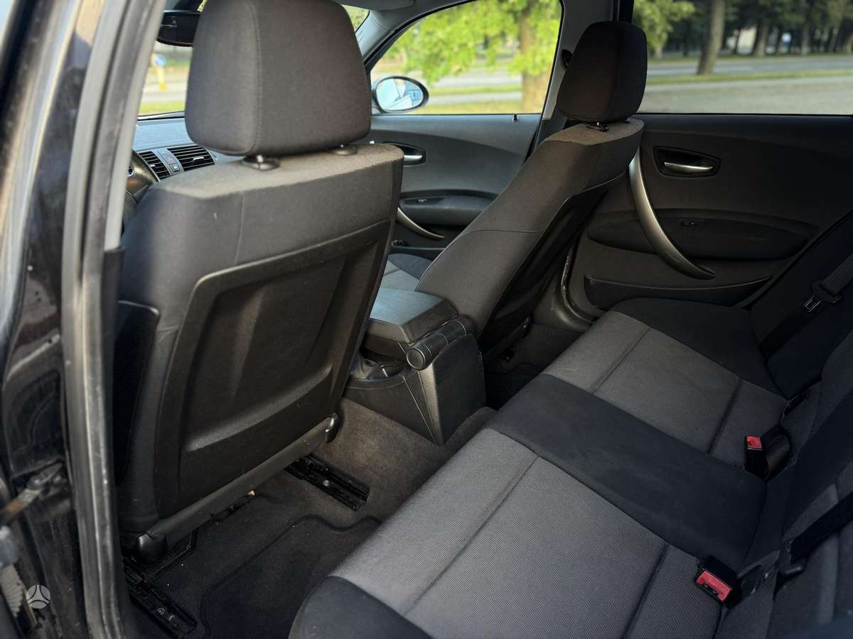 BMW 120, hatchback