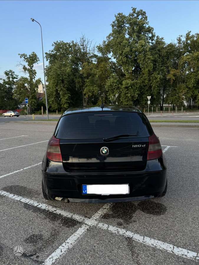 BMW 120, hatchback