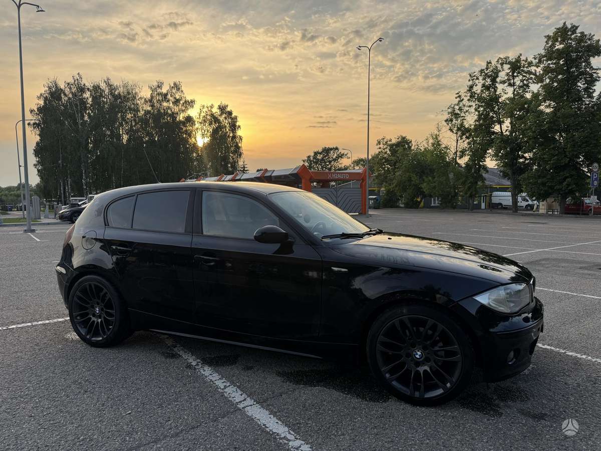 BMW 120, hatchback