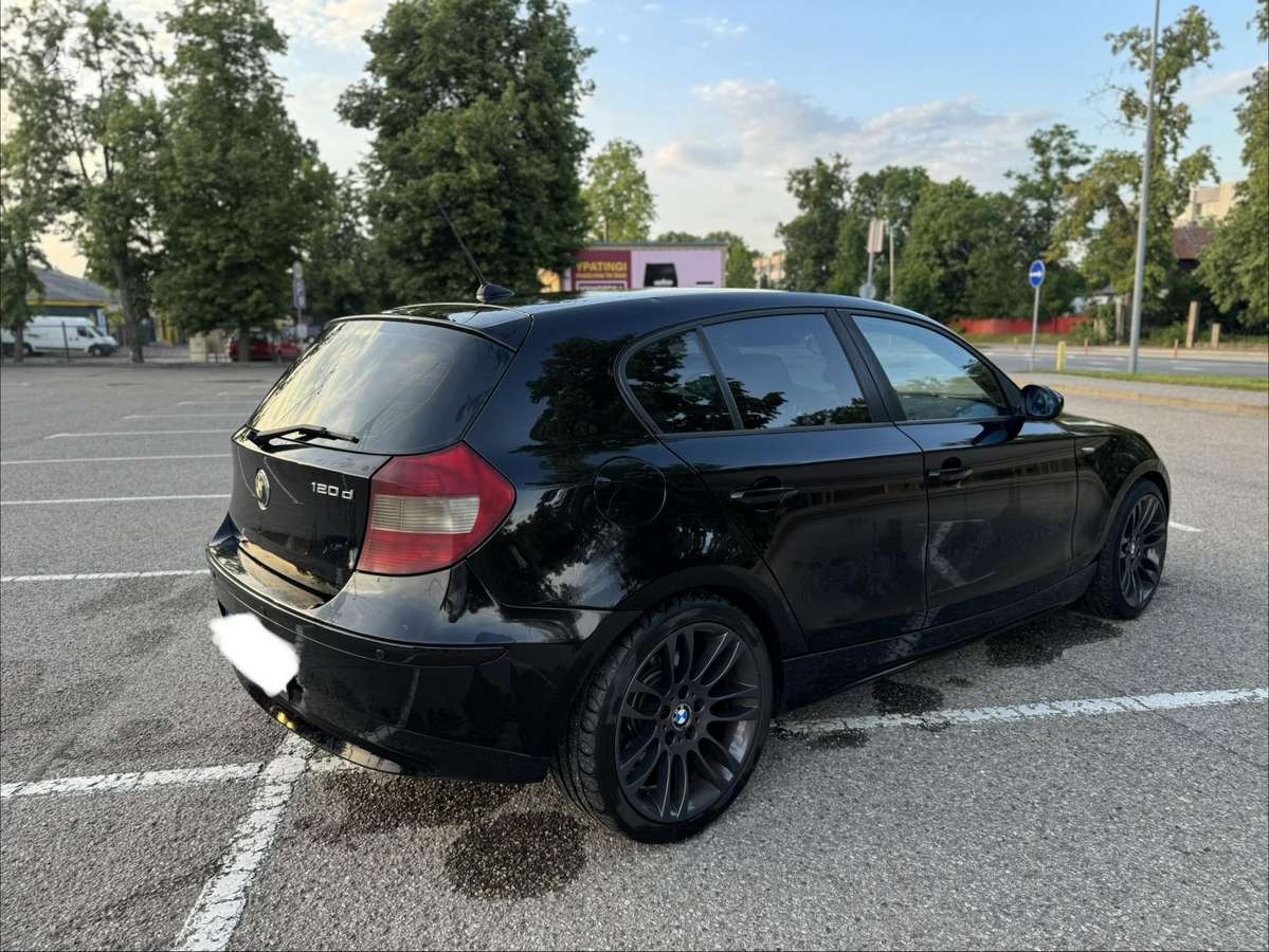 BMW 120, hatchback