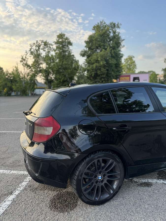 BMW 120, hatchback